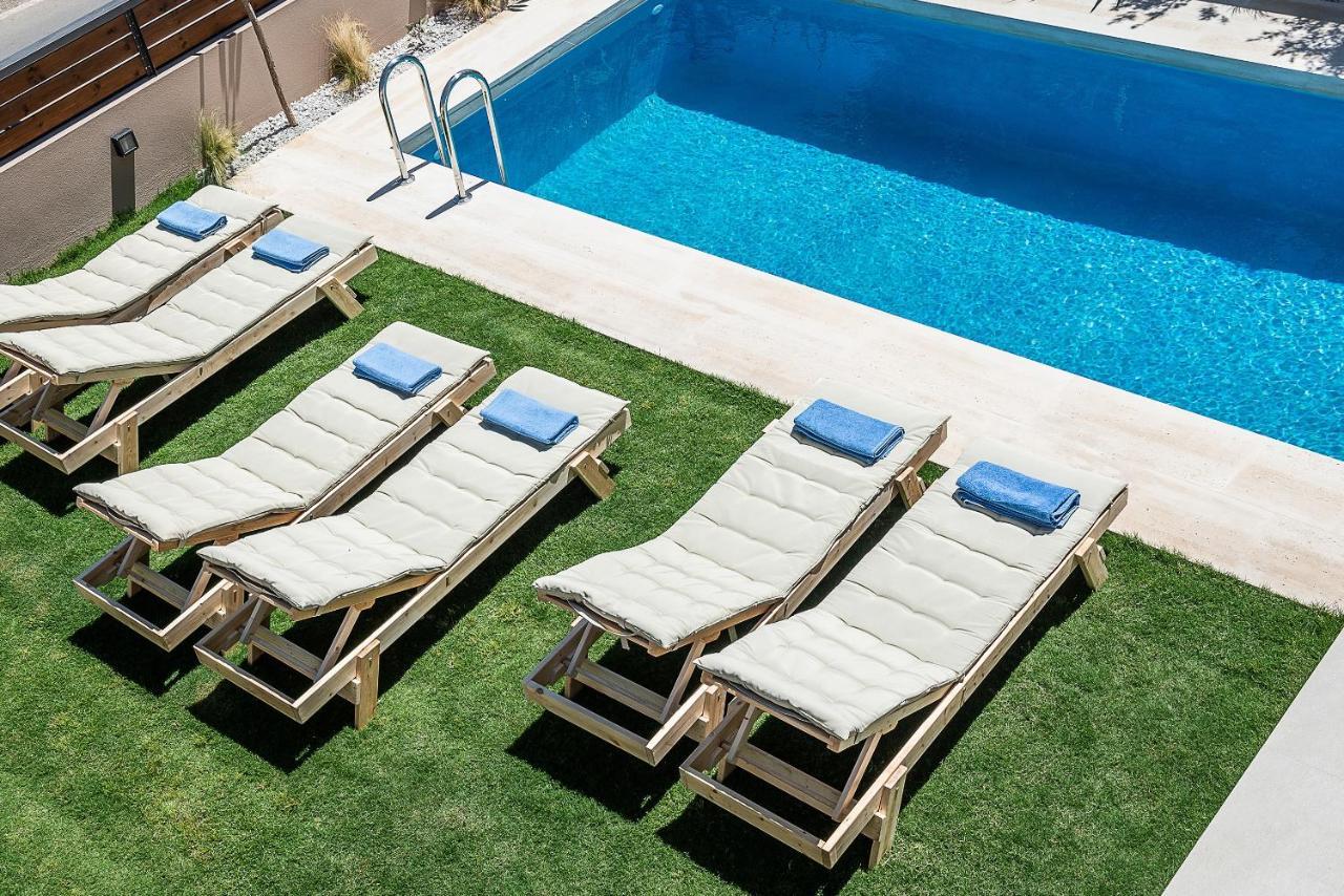Fos Villa, A Luxe House With Private Heated Pool Galatás Exteriör bild