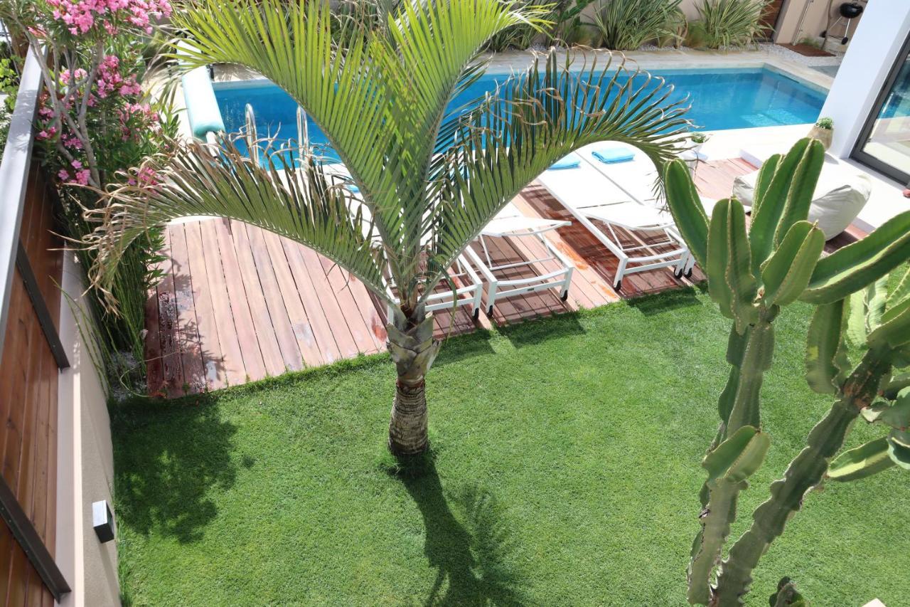 Fos Villa, A Luxe House With Private Heated Pool Galatás Exteriör bild